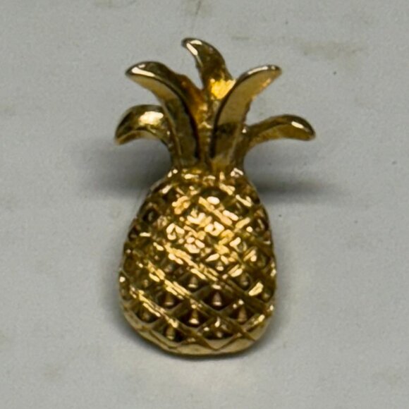 Jewelry - VINTAGE Gold Pineapple Lapel Pin